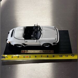 Porsche 911 speedster 1989 new inbox 1:18 Maisto !